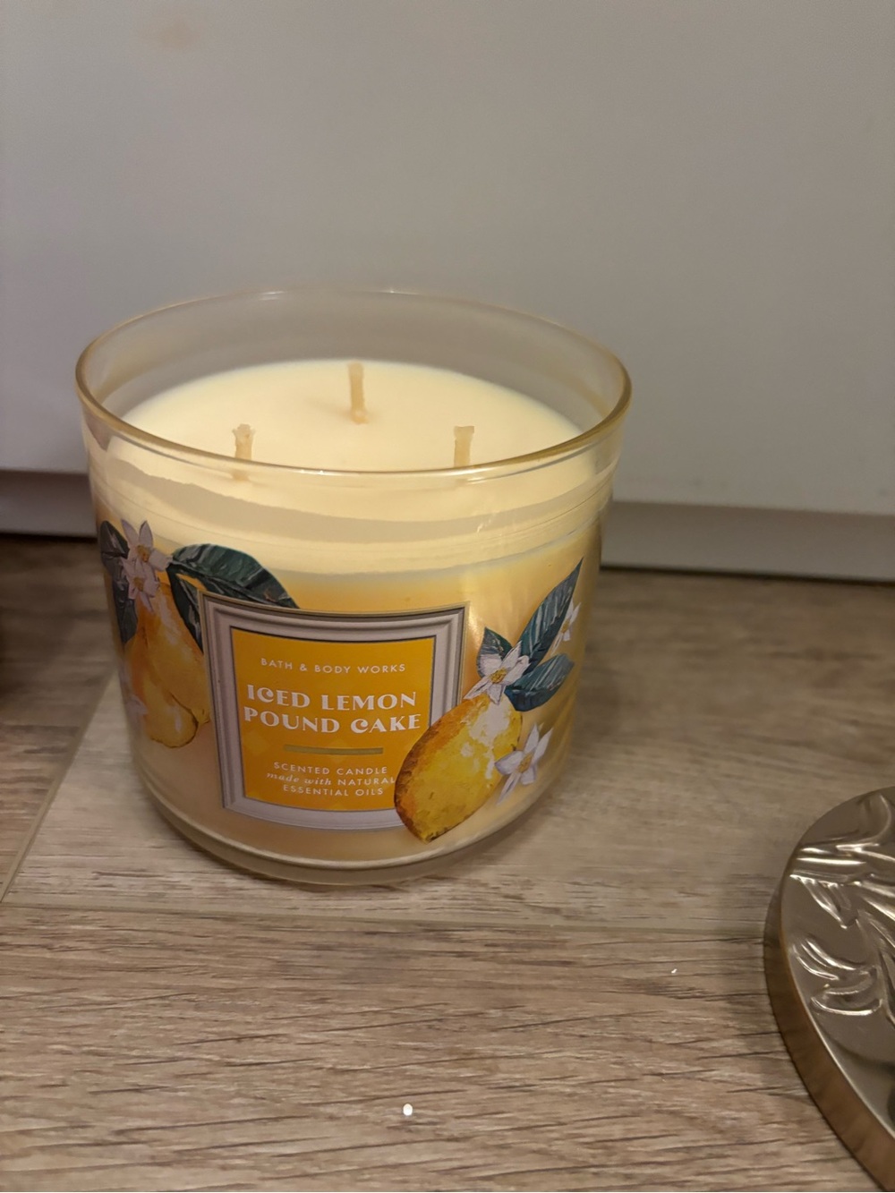 Bath & Body Works Iced Lemon Pound Cake 3-Wick Scented Candle -  NEW